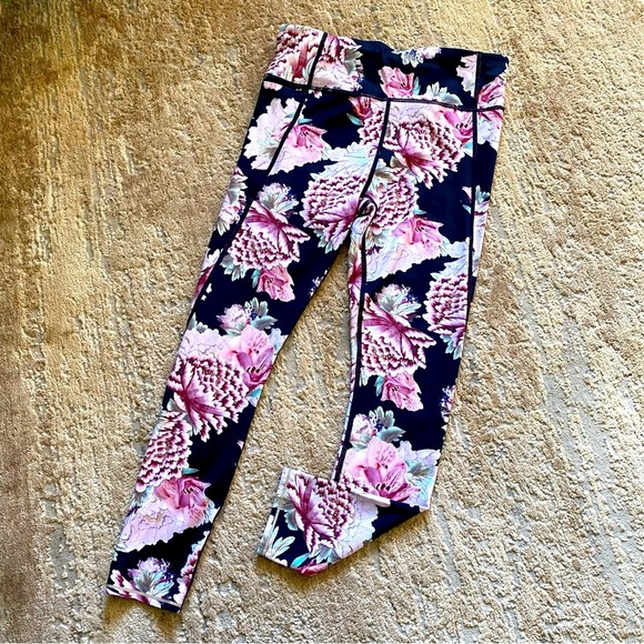 Athleta Run Free Garden Party Floral 7/8 Tight Yoga Pant Leggings Workout Gym: S - Picture 1 of 9